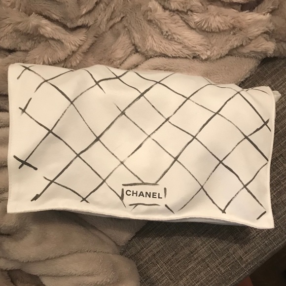 SOLD 💕 Chanel “Limited Edition” Enamel Grey - Picture 11 of 13